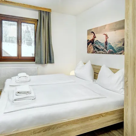 Sabrina Mit Außenpool Im Sommer Ferienhaus Kaprun